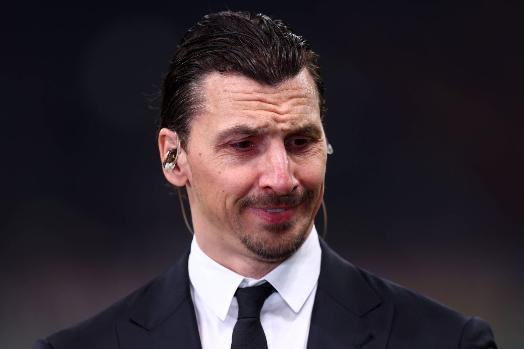 Zlatan Ibrahimovic går i rette med dommeren.
