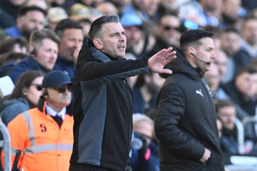 Cheftræner fyret: Oxford United bekræfter lørdag, at Matt Bloomfield er færdig i klubben med øjeblikkelig virkning.