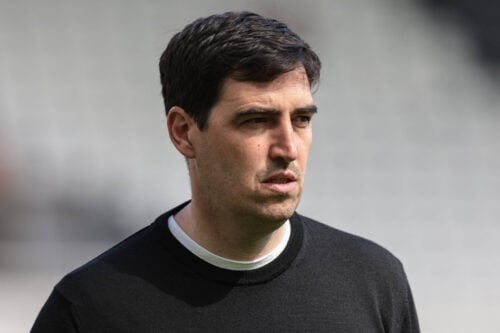 Andoni Iraola og Liverpool må angiveligt se sig slået i kampen om Nico Schlotterbeck fra Borussia Dortmund.