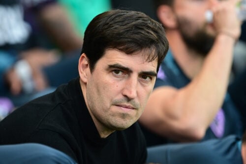 Andoni Iraola giver debut til de nye Liverpool-spiller.