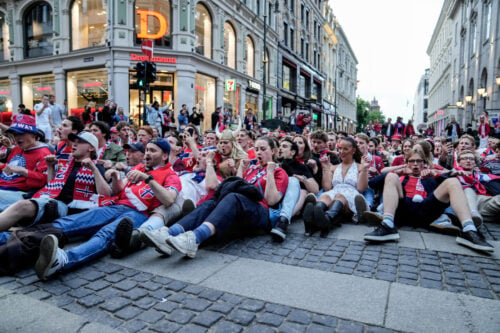Norge sikrede sig en snæver 2-1-sejr over Elfenbenskysten, hvorfor vikingerne nu kan ro videre på deres VM-togt over Atlanten.