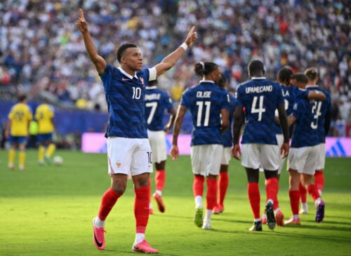 Vejret skaber igen usikkerhed ved VM, hvorfor ottendedelsfinalen mellem Frankrig og Paraguay risikerer at blive påvirket.