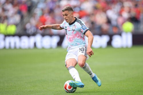Arsenal siger farvel til kantspilleren Leandro Trossard, mens jagten på en afløser for alvor gået ind i det nordlige London.
