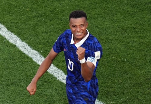 Kylian Mbappé og Frankrig møder Marokko torsdag i VM-kvartfinalen klokken 22.00, men før gyseren er en racisme-sag i fokus.