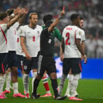 England slog Mexico med 3-2 i et sindsoprivende opgør natten til mandag, hvor en uheldig skade og en rædderlig præstation stjal fokus.