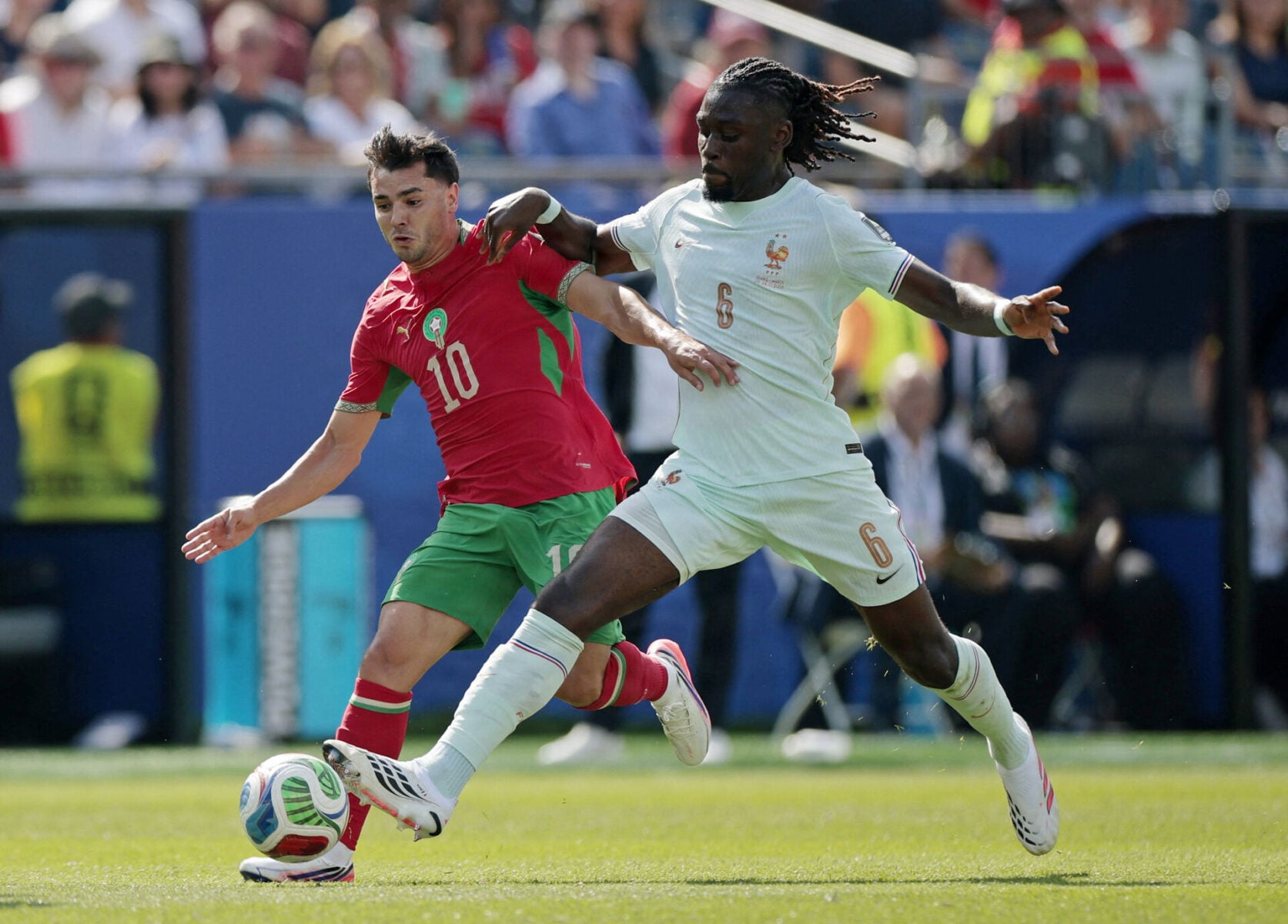 AS Roma kan blive tvunget til et salg af Manu Koné.
