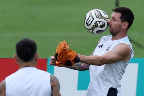 England mod Argentina - VM-semifinalen - kommer i gang til regelmæssig tid.