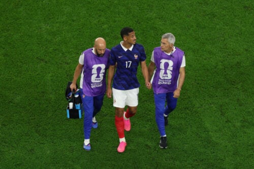 Arsenal har fået et kæmpe tilbageslag kort før sæsonstart, da William Saliba kommer til at være ude i flere måneder med en alvorlig rygskade.