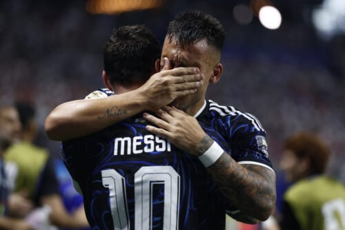 Argentina er klar til VM-finalen efter en dramatisk 2-1-sejr over England, som endnu en gang må se drømmen om en VM-triumf forsvinde.