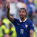 Den franske stjerne Michael Olise er havnet i massivt stormvejr, mens VM-slutrunden nu er ved at nå sin afslutning.