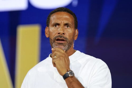 Danny Welbeck opfordres til at komme hjem af Rio Ferdinand.