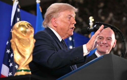 England og Frankrig mødes lørdag aften i bronzekampen ved VM 2026 i aften klokken 23.00, men nu stjæler Donald Trump overskrifterne.
