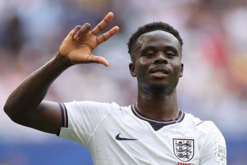 Bukayo Saka skaber store overskrifter.