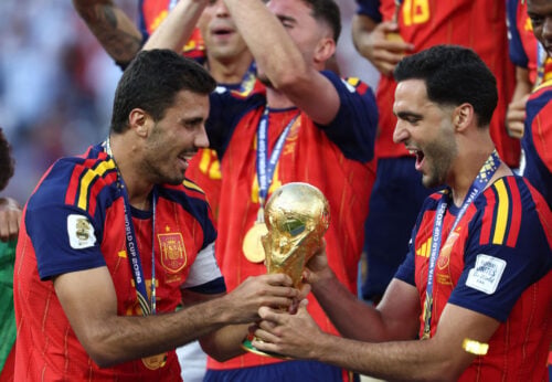 Kritikken hagler ned over Argentina efter Spaniens VM-løft.
