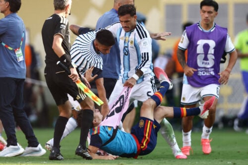Spanien kunne juble over VM-guldet efter en dramatisk 1-0-sejr over Argentina i New Jersey, mens en detalje efter kampen sprang i øjnene.