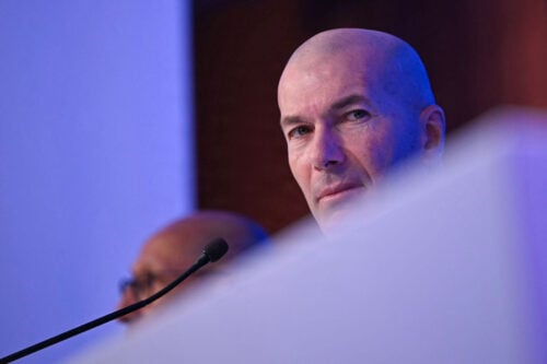 Zinedine Zidane har truffet sin første store beslutning.