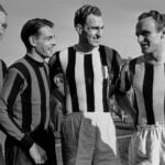Fra en kamp i Serie A mellem Atalanta og Juventus: Jørgen Leschly Sørensen, Svend Jørgen Hansen, John Hansen og Karl Aage Hansen får en hyggesnak.