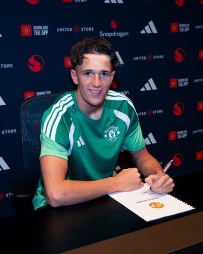 Manchester United har hentet en ny målmand.