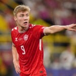 Konkurrencen øges for Rasmus Højlund.