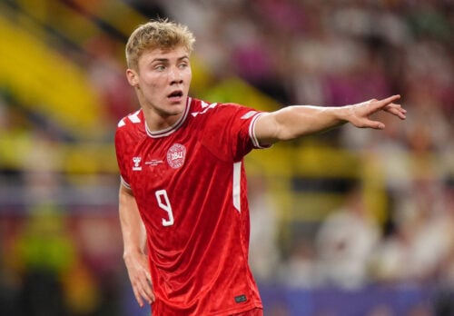 Konkurrencen øges for Rasmus Højlund.