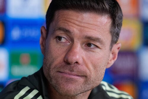 Xabi Alonso og Chelsea er klar med et nyt bud.