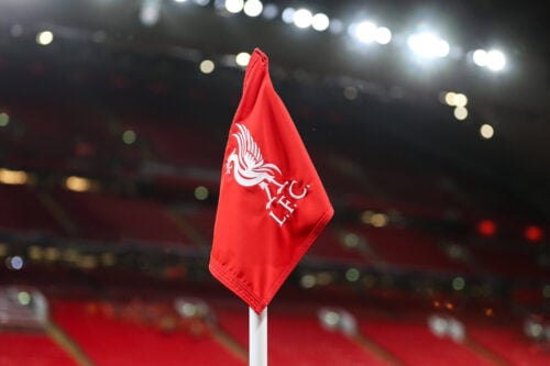 Liverpool får kritik efter brutal fyring.