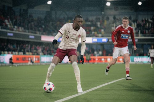 Ifølge det ecuadorianske medie El Diario er der interesse fra Premier League for FC Midtjyllands midtbanespiller Denil Castillo.