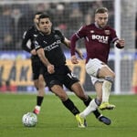 Liverpool risikerer at miste overhånden i jagten på en offensiv profil, hvis de ikke snart slår til. The meddeler The Guardian.