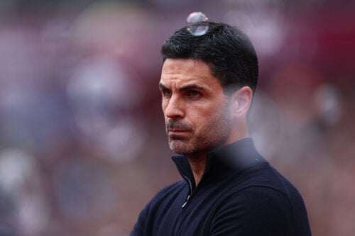 Mikel Arteta og Arsenal vil også hente Julian Alvarez.