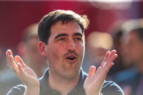 Andoni Iraola og Liverpool rykker tættere på en transfer.