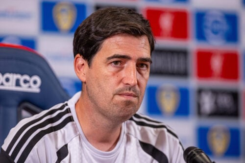 Andoni Iraola og Liverpool jagter Gilberto Mora.