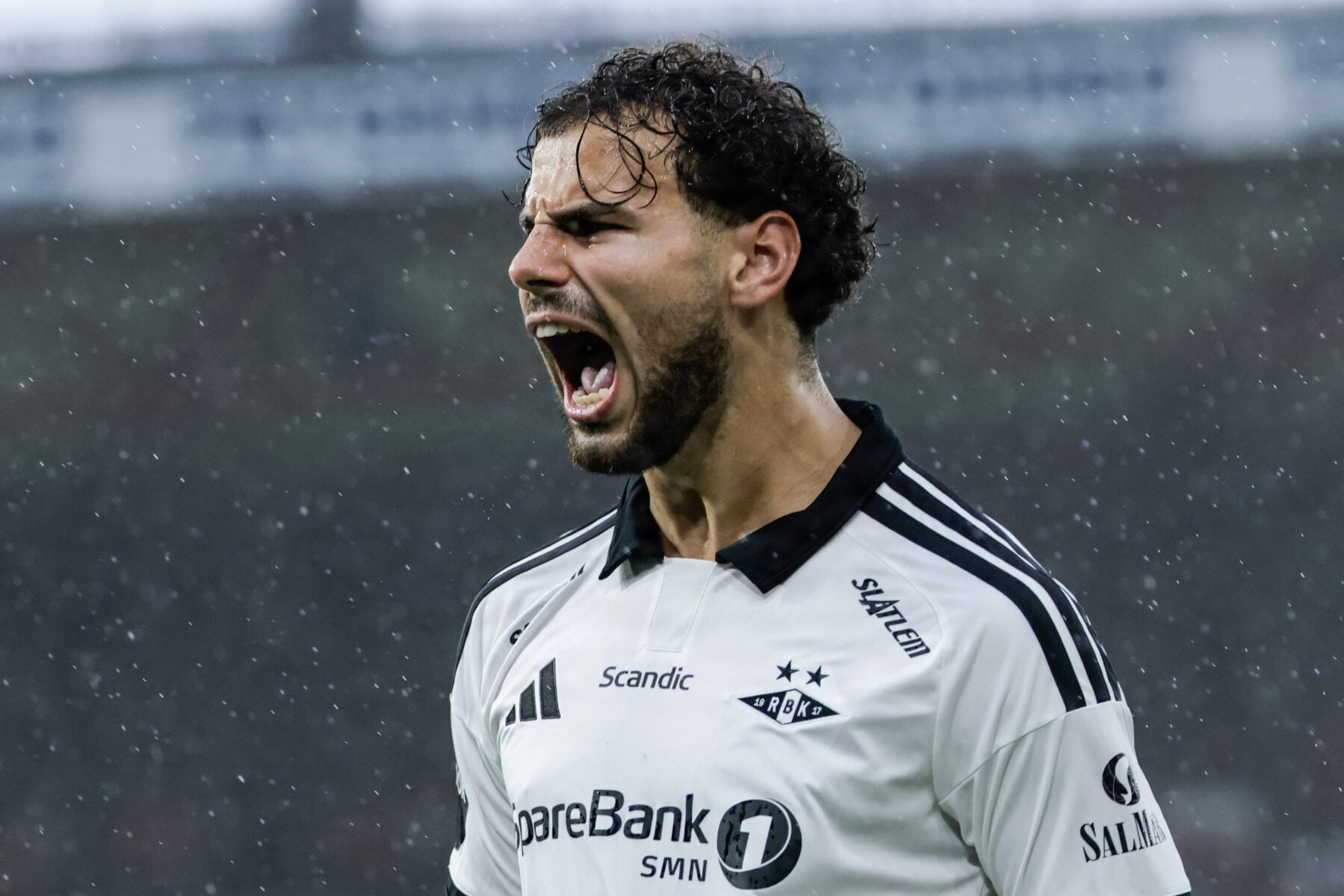 Amin Chiakha står foran et skifte, der kan gøre ham til den dyreste spiller nogensinde solgt til norsk fodbold.