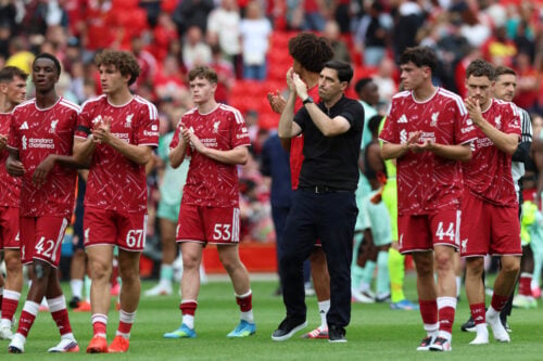 Curtis Jones kan være på vej mod et stort skifte væk fra Liverpool. Det sker efter nye transfermeldinger fra Nicolo Schira.