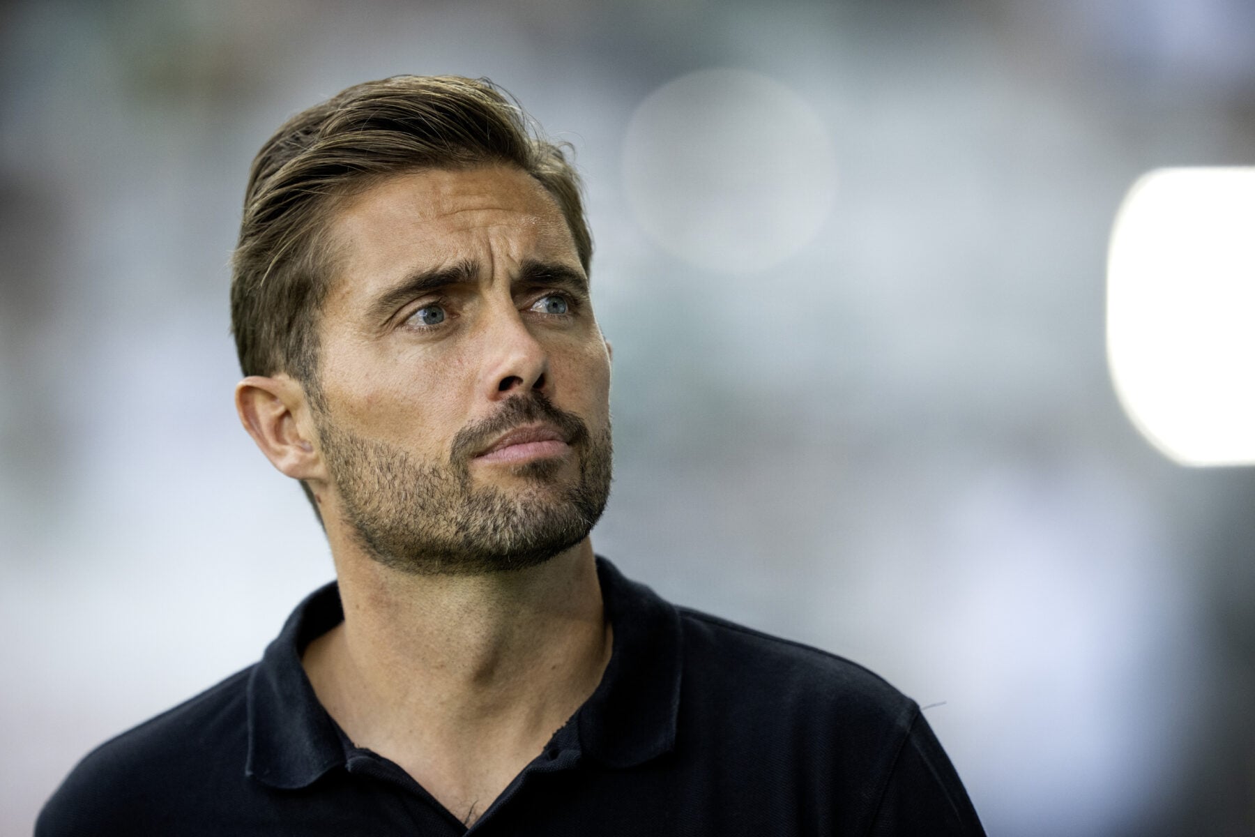 AGF og Jakob Poulsen møder Benfica i Europa League-kvalifikationen, hvor cheftræneren nu sender en klar besked før gyseren.