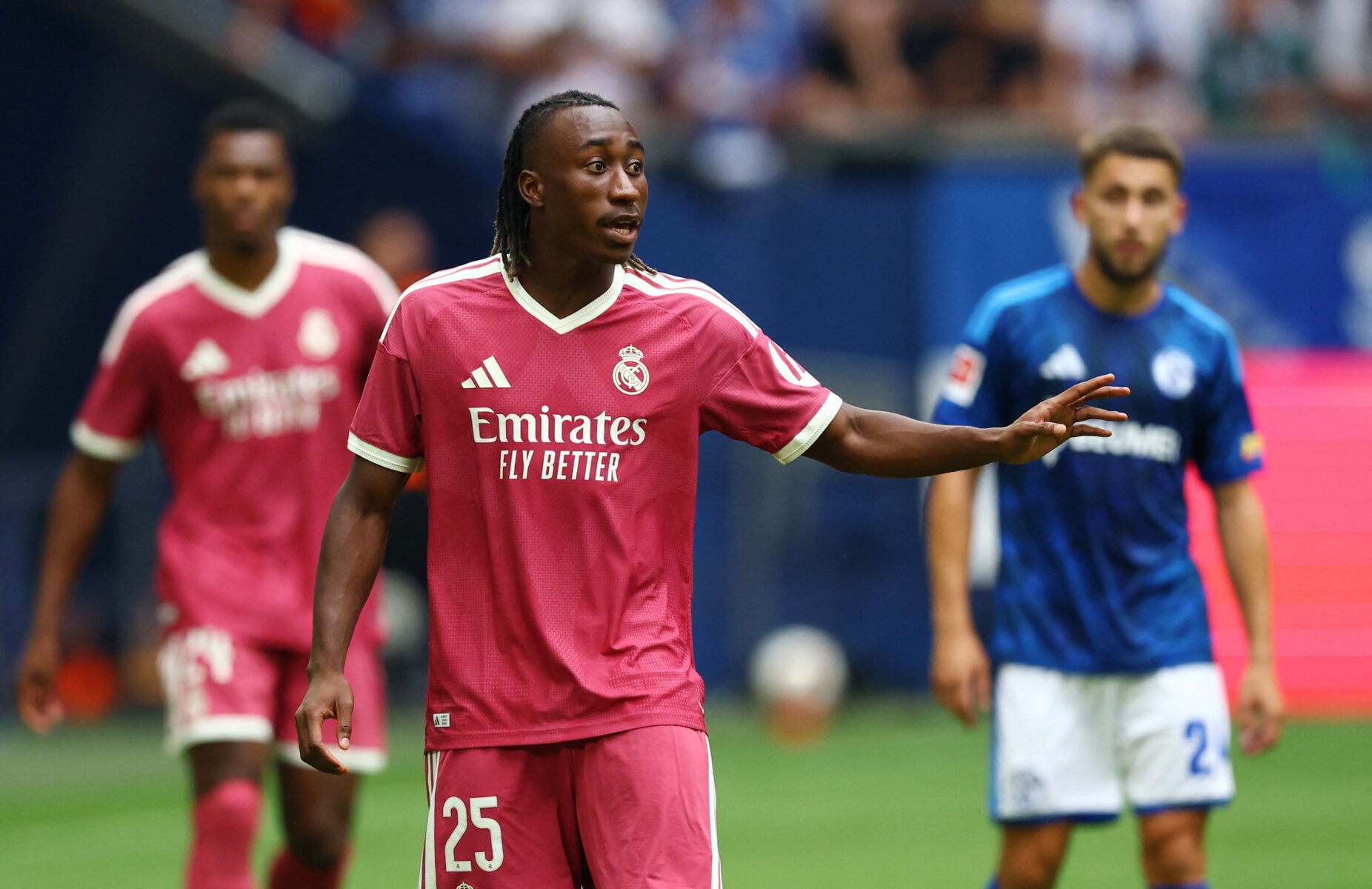 Yan Diomandé er ankommet til Real Madrid med et enormt prisskilt på skuldrene, men det unge stortalent lader sig ikke mærke af forventningspresset.