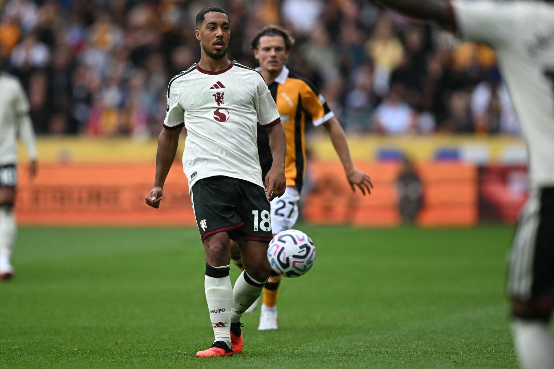 Youri Tielemans havde næppe forestillet sig en værre begyndelse på Manchester United-karrieren, da Hull på overraskende vis vandt 2-0 i Premier League.
