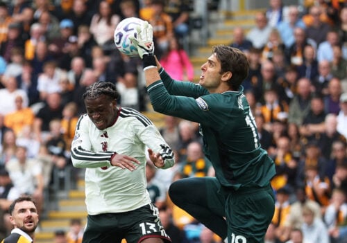 Manchester United fik en mareridtsstart på sæsonen, da Hull slog den engelske storklub 2-0, hvor flere af gæsternes spillere var helt væk.