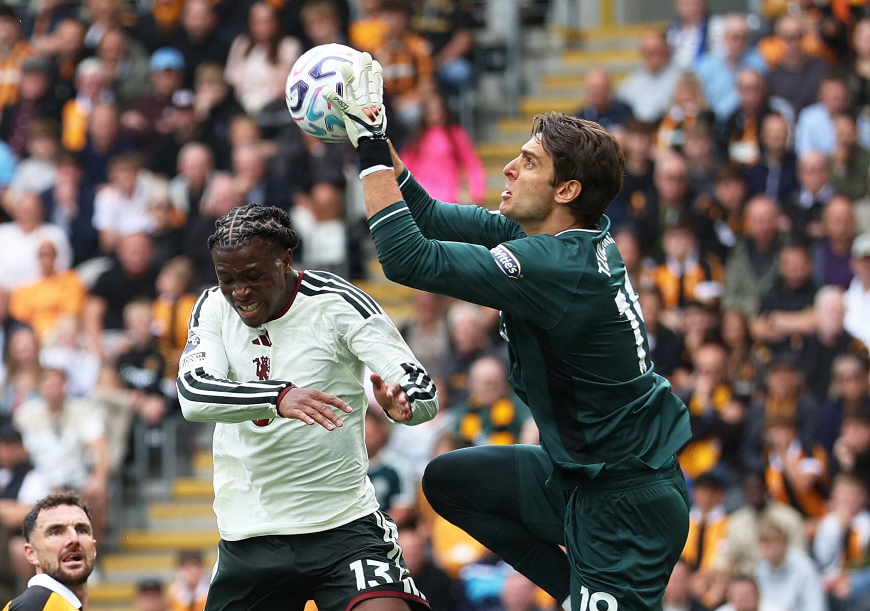 Manchester United fik en mareridtsstart på sæsonen, da Hull slog den engelske storklub 2-0, hvor flere af gæsternes spillere var helt væk.
