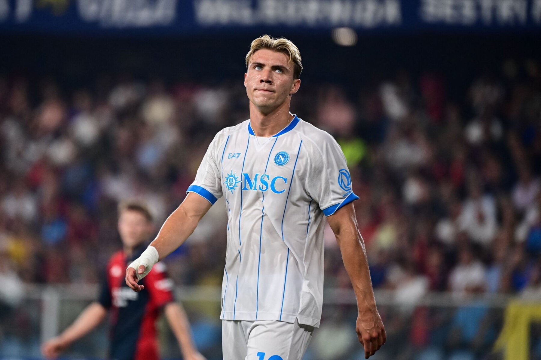 Rasmus Højlund har fået et uhørt krav af Napoli.