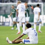FCK-spilleren Gabriel Pereira sables ned.