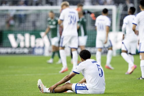 FCK-spilleren Gabriel Pereira sables ned.