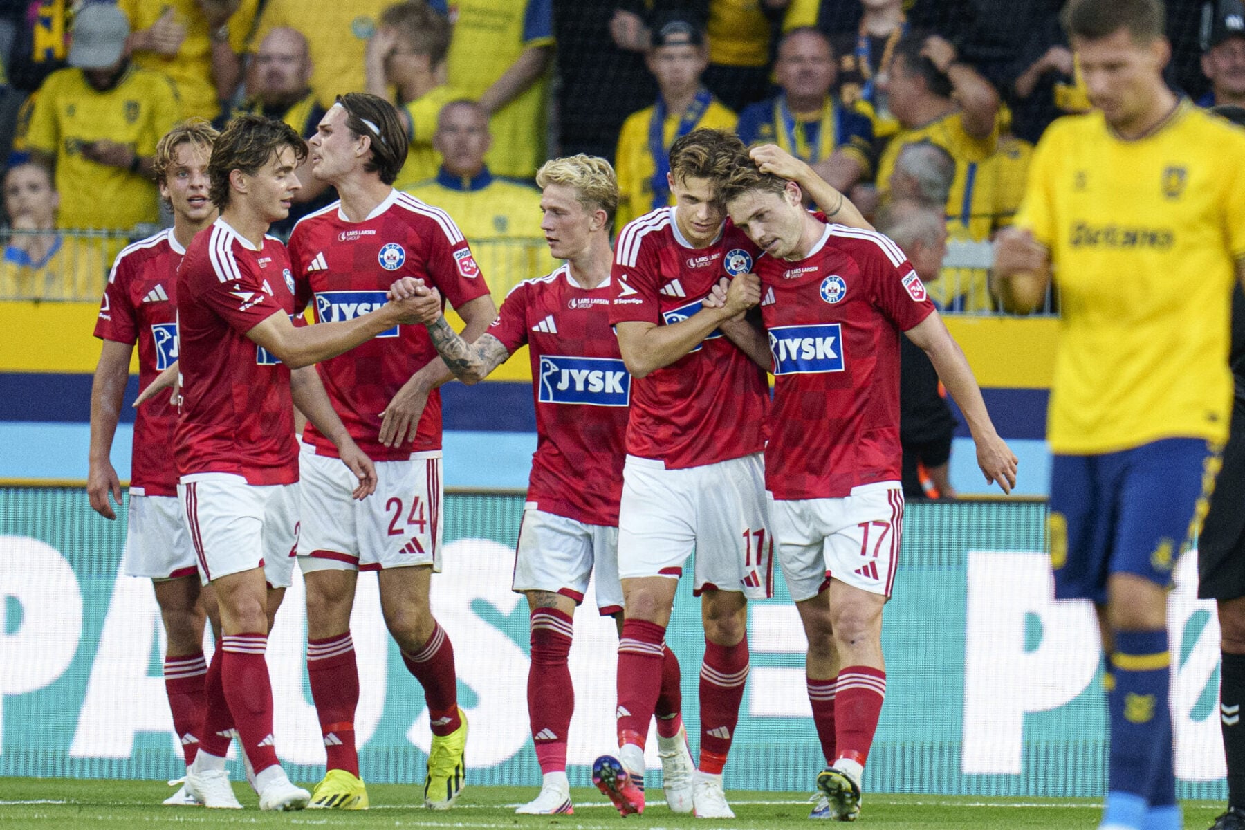 Callum McCowatt skifter til de danske mestre fra AGF.