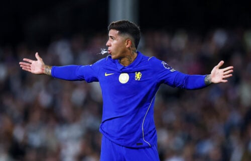 Rygterne om et muligt Chelsea-salg af Enzo Fernández fortsætter, men argentineren har samtidig fået en klar melding fra sin træner.