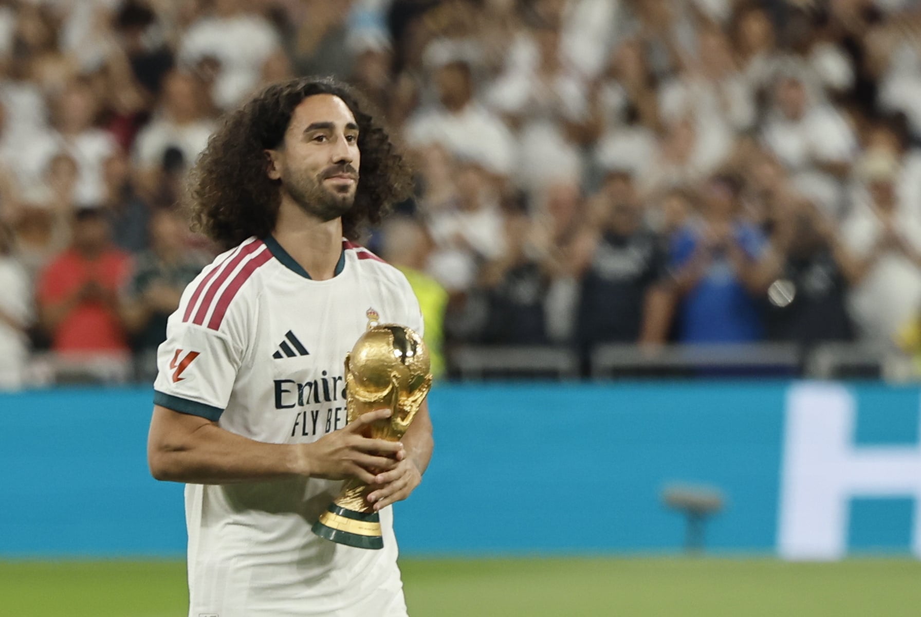 Marc Cucurella fik en aften, som han sent vil glemme, da Real Madrid leverede en overbevisende 4-1-sejr over Real Sociedad.
