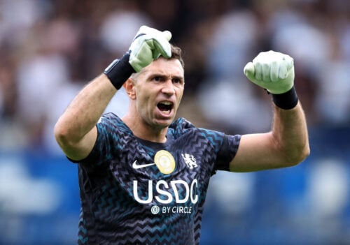Emiliano Martínez fik søndag sin officielle debut for Chelsea, hvor den argentinske verdensmester samtidig skrev sit navn ind i en ganske særlig klubstatistik.