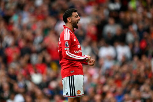 Bruno Fernandes er i spillehumør for Manchester United, der i øjeblikket er ved at udradere Ipswich i Premier Leagues anden spillerunde.