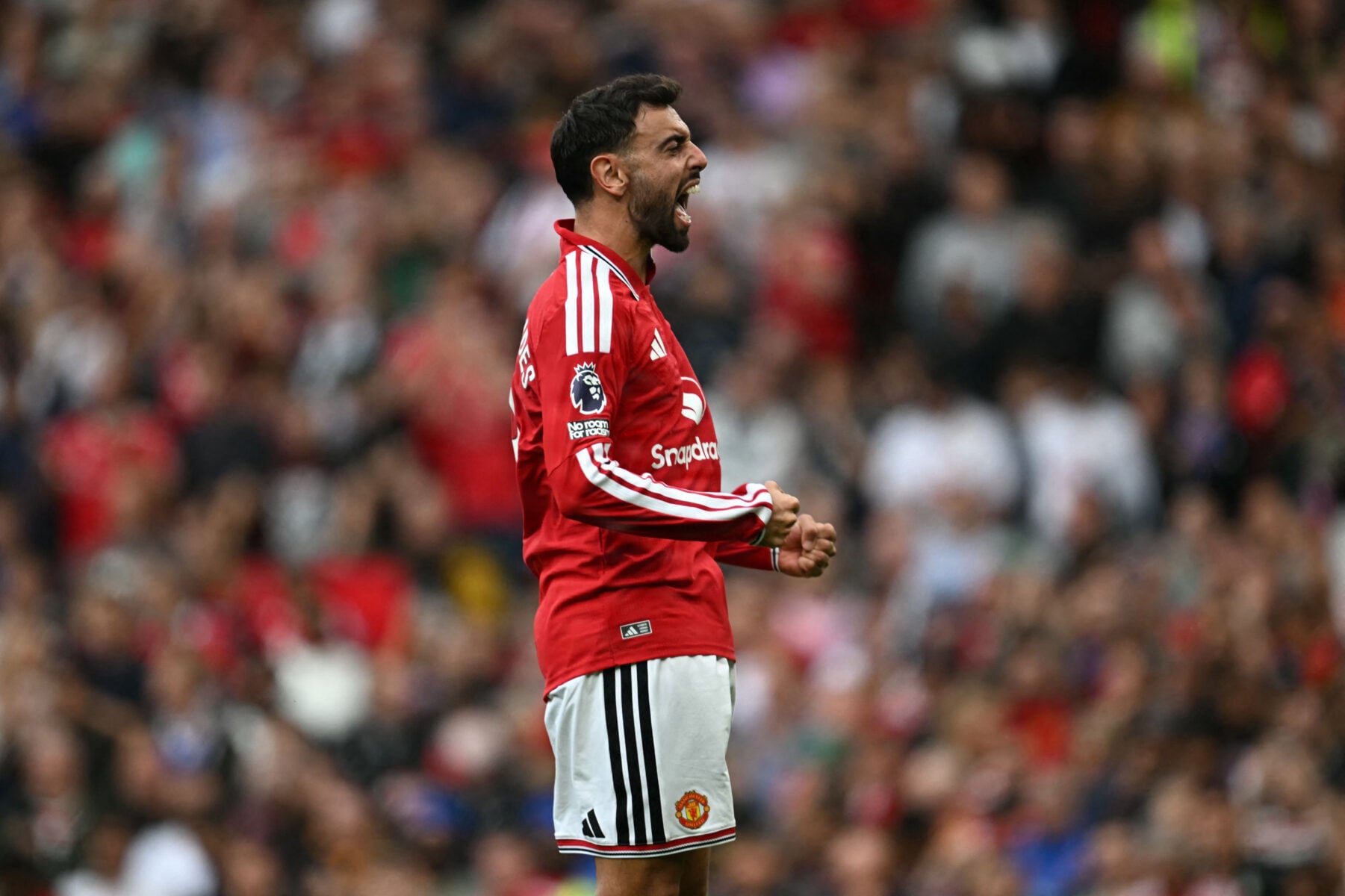 Bruno Fernandes er i spillehumør for Manchester United, der i øjeblikket er ved at udradere Ipswich i Premier Leagues anden spillerunde.