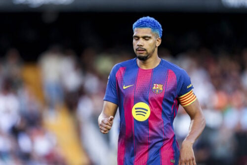 Ronald Araujo skal til Liverpool.