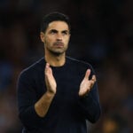 Mikel Arteta hilste på Thomas Gravesen.