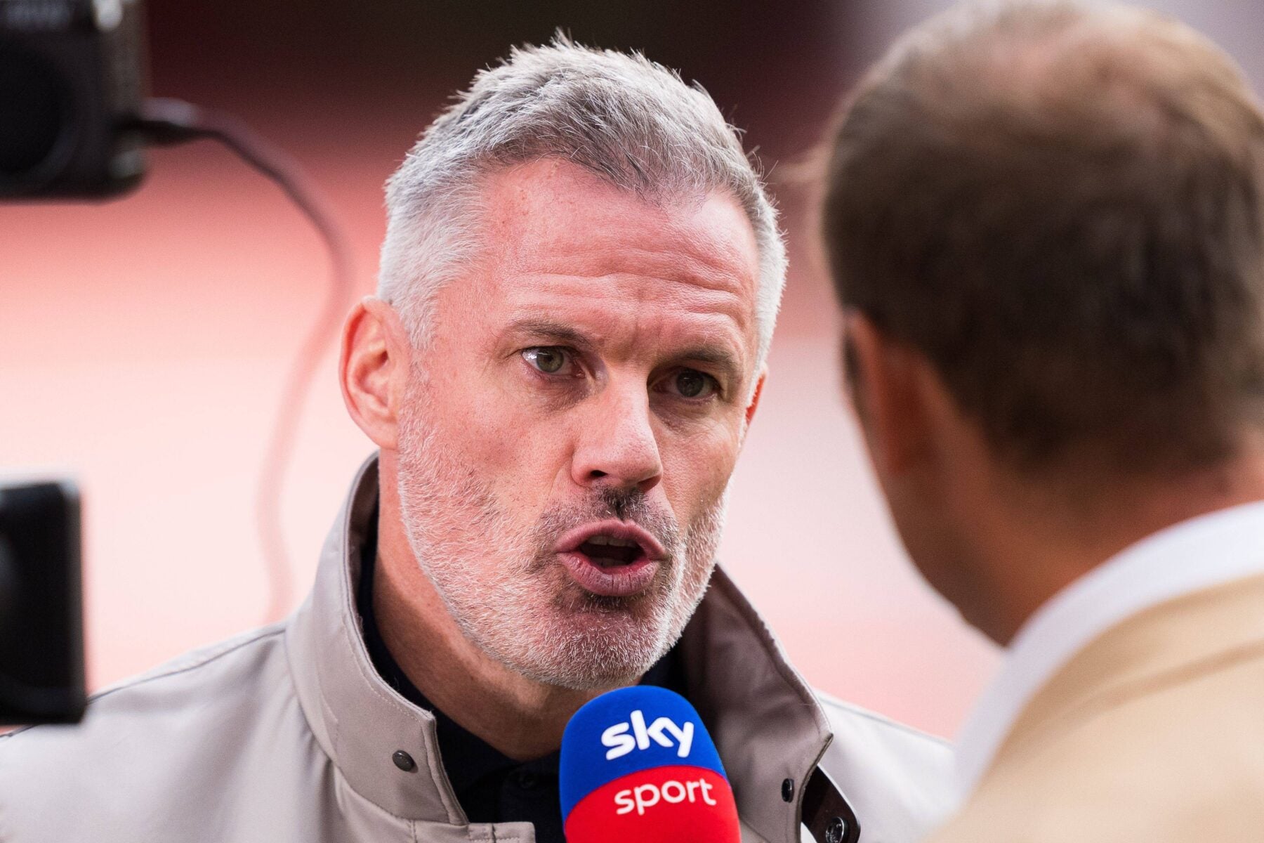 Jamie Carragher er i alvorlige problemer.